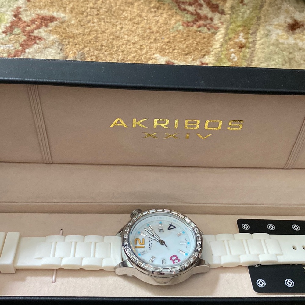 Akribos XXIV oversized white watch. silicone strap. Beautiful face.
